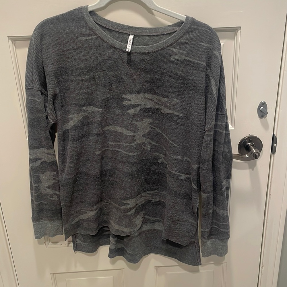 Z Supply Camo lightweight crewneck
